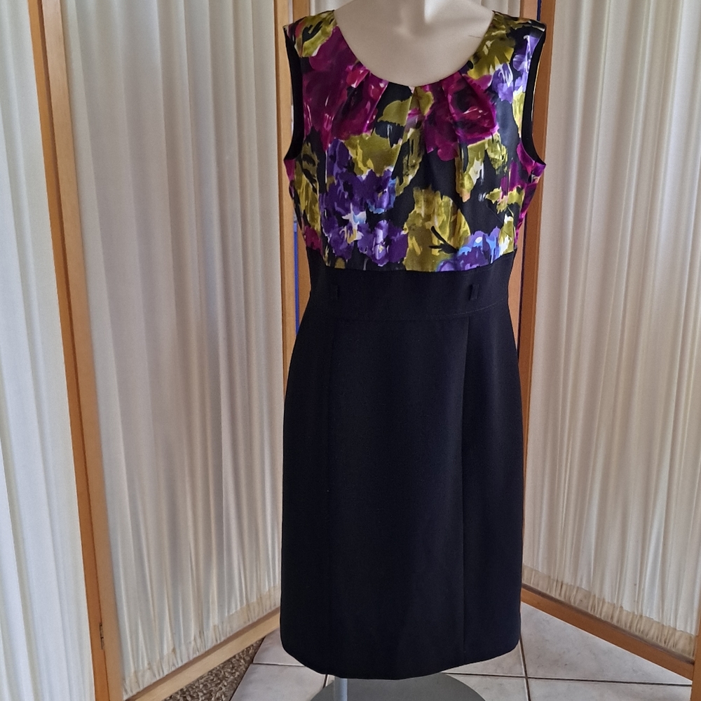 Tahari Arthur & Levine floral and black dress 8
